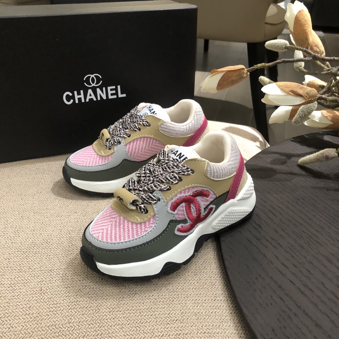 Children's shoes child